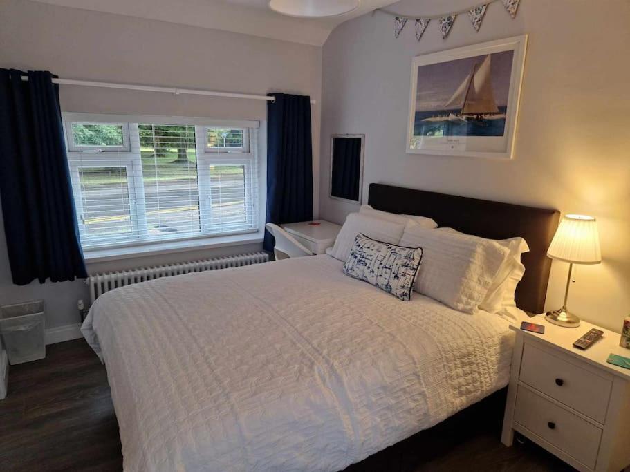 Room On Heath Park Кардифф Экстерьер фото