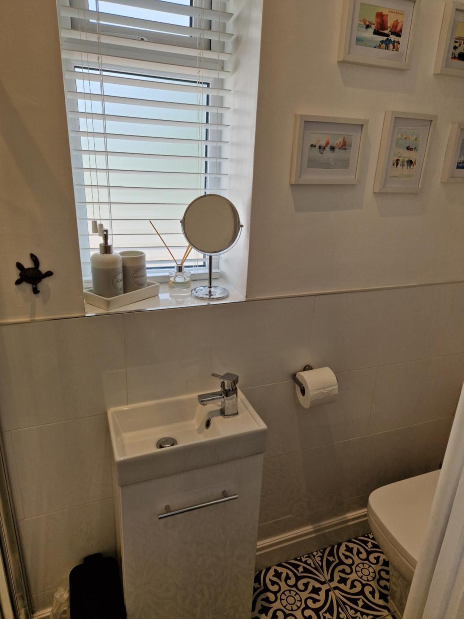 Room On Heath Park Кардифф Экстерьер фото